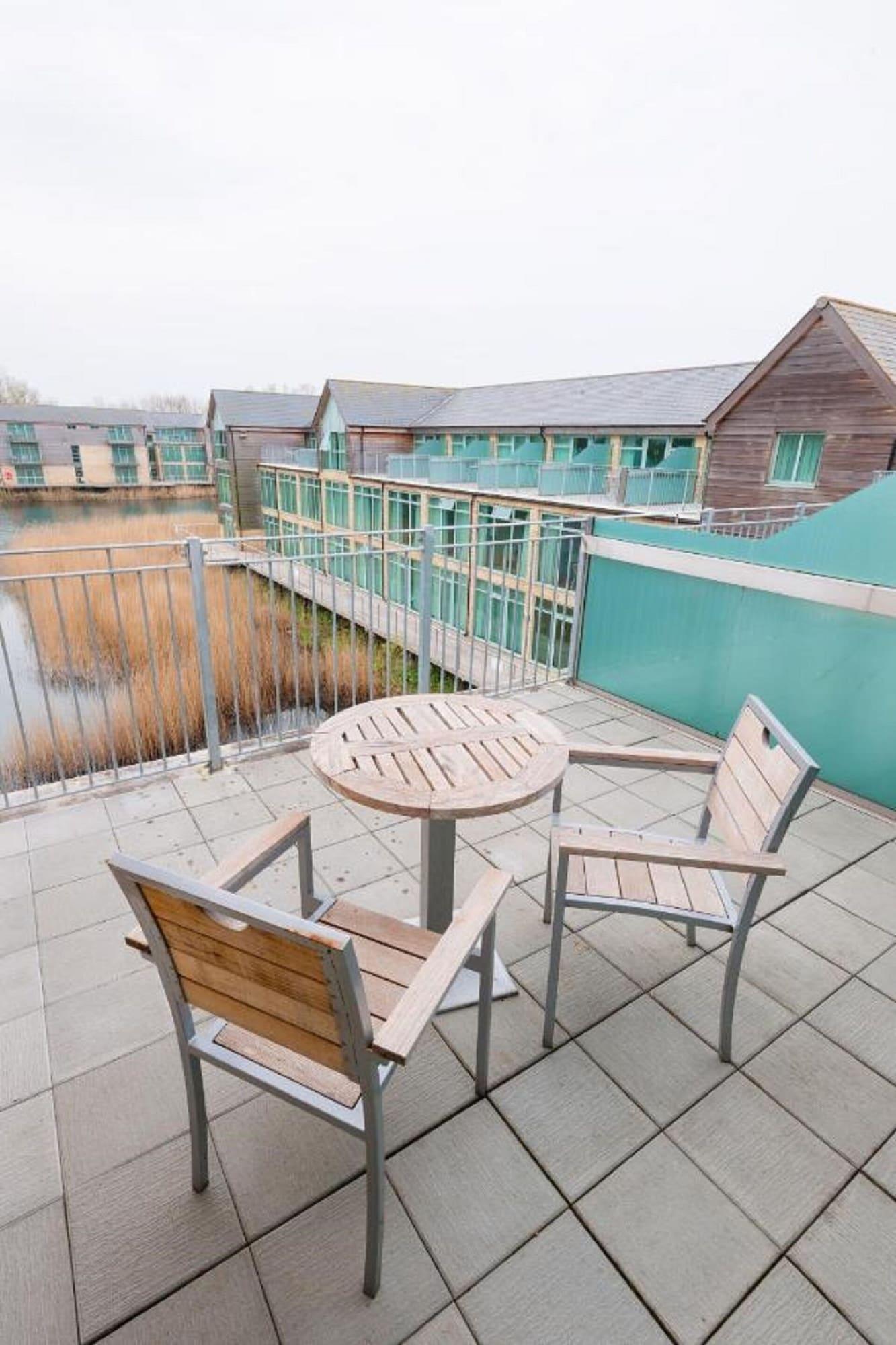 De Vere Cotswold Water Park South Cerney Exterior foto